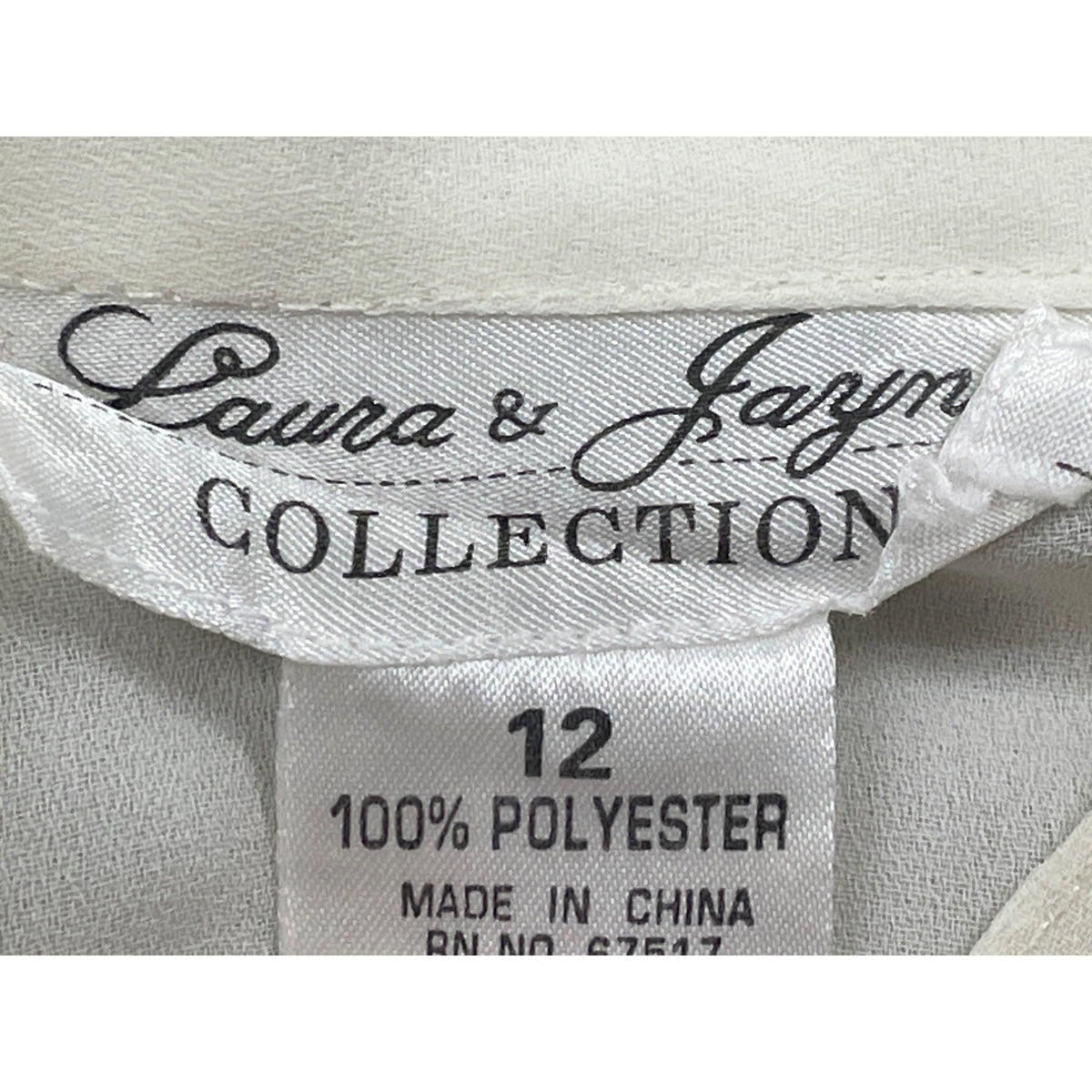 Vintage Laura & Jayne Collection White Pleated Blouse With Lace Tie Neck Sz 12