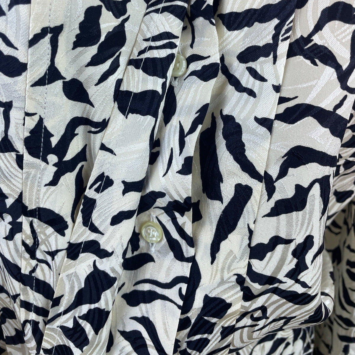 Vintage Fit-Yuel Women’s Black & White Abstract Print Long Sleeve Blouse