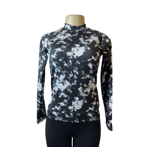 Under Armour Girl's Youth Black & White Digital Camo Design Shirt YLG Large