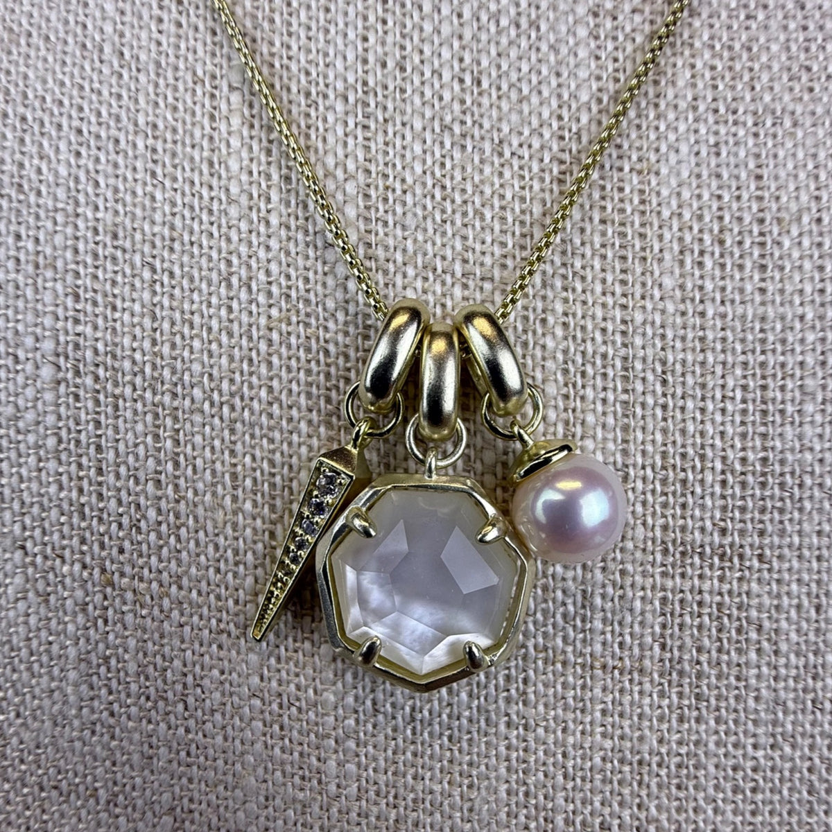 Kendra Scott Womens Gold Tone Adjustable Charm Necklace Moonstone & Pearl Details