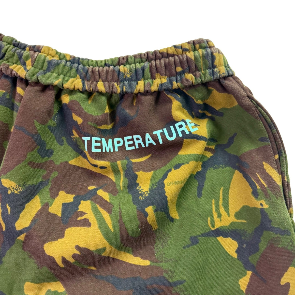 Off-White Mens Camouflage Cotton Shorts With Drawstring Waist & Graphics Size L