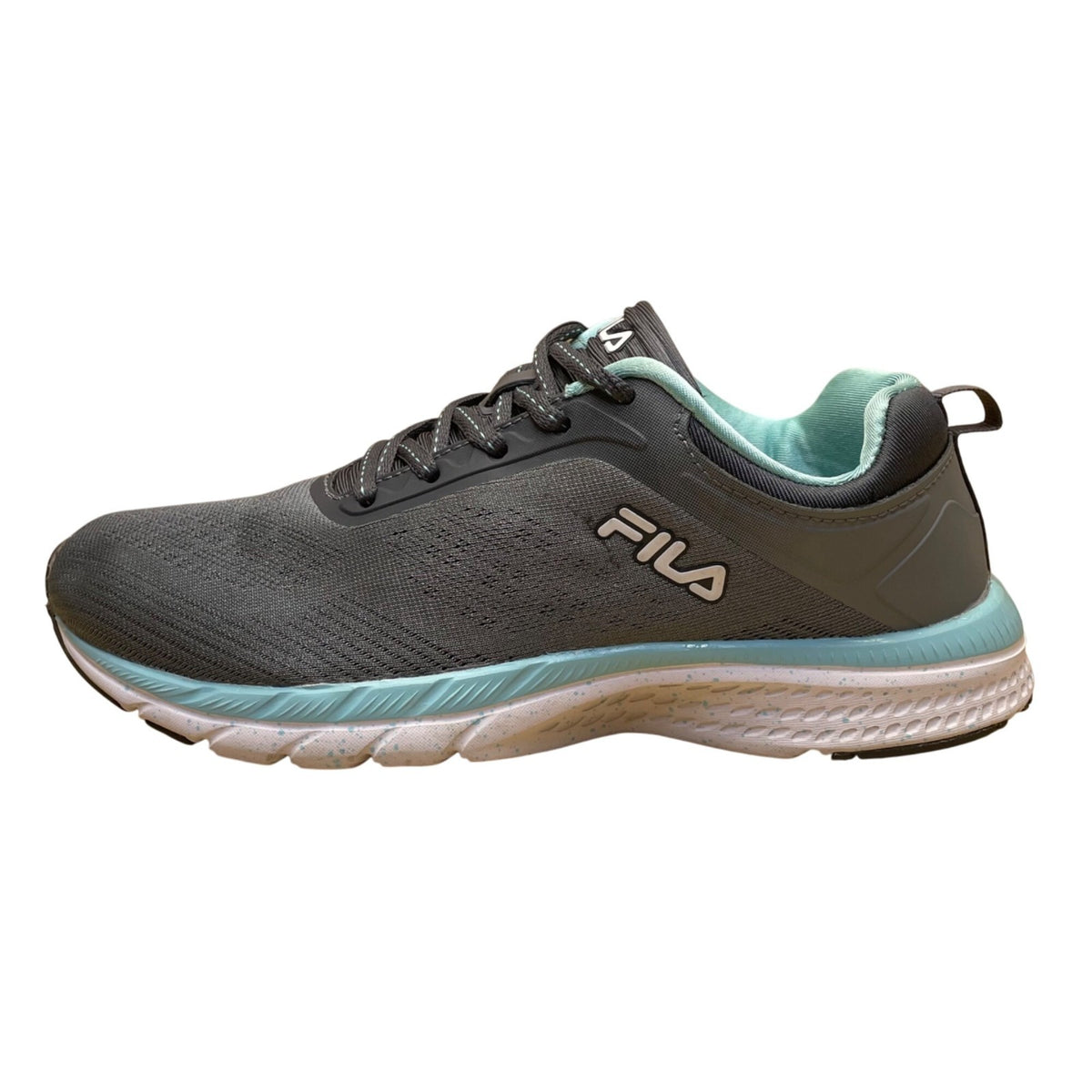 Fila Women’s Grey Memory Foam Cushioning Memory Outreach Sneakers Size 6.5