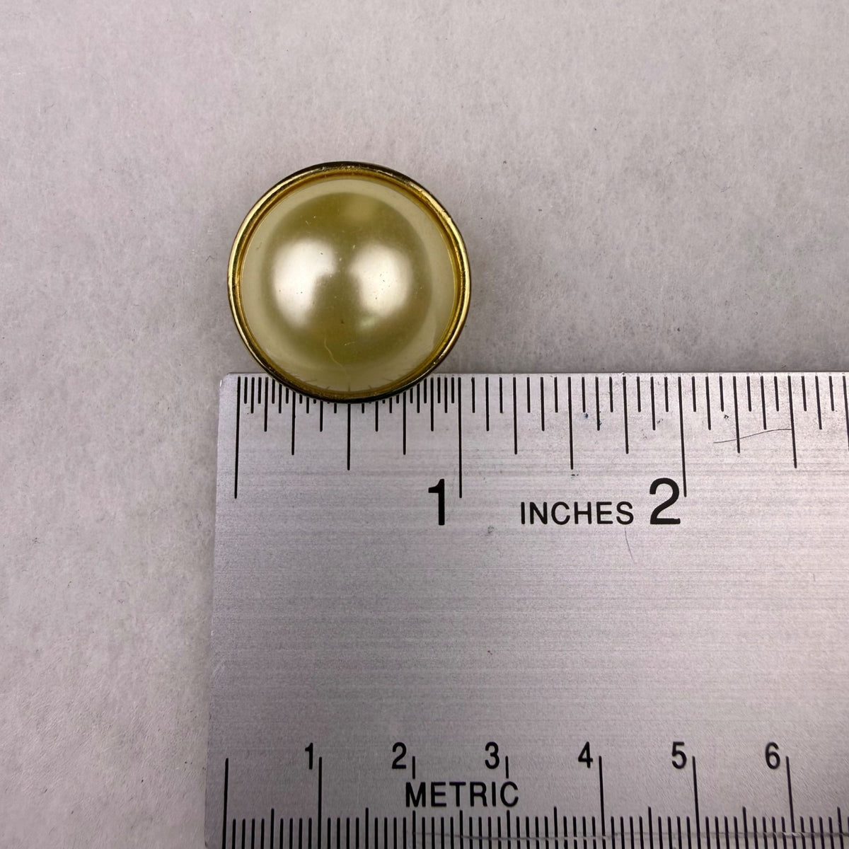 Les Bernard Womens Gold Tone Faux Pearl Clip-On Earrings Round Vintage Jewelry