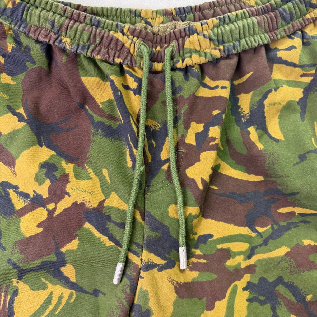 Off-White Mens Camouflage Cotton Shorts With Drawstring Waist & Graphics Size L