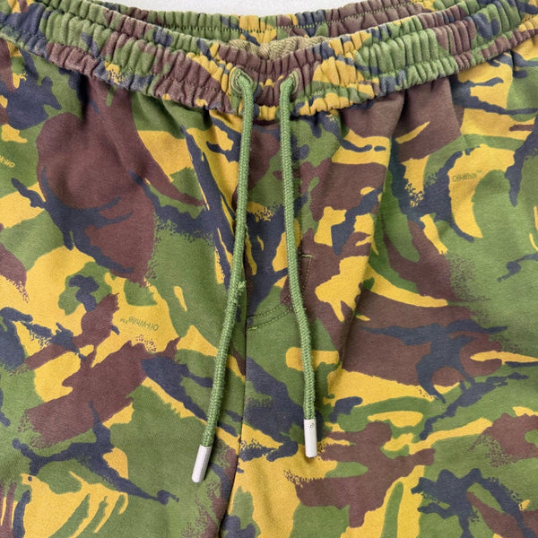 Off-White Mens Camouflage Cotton Shorts With Drawstring Waist & Graphics Size L