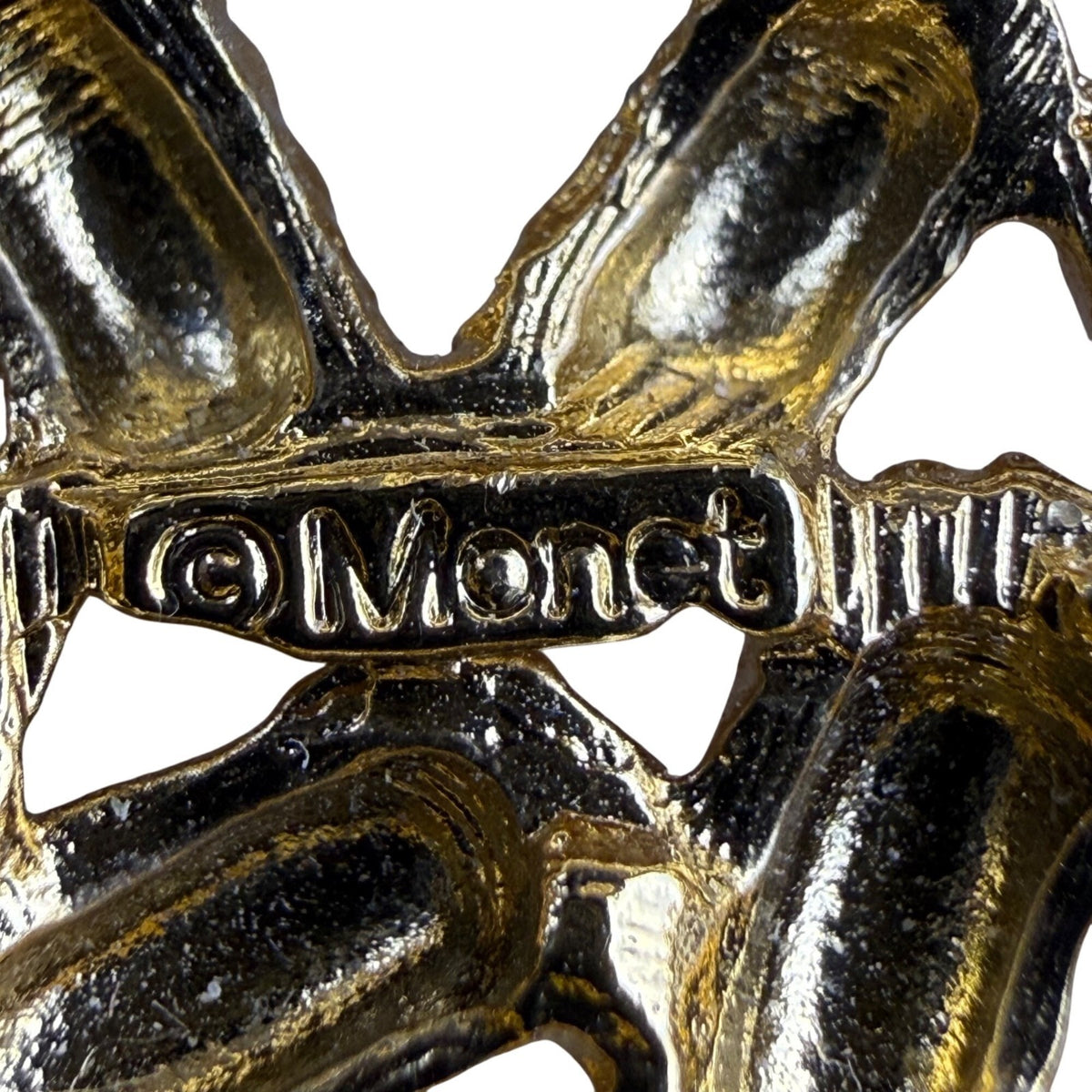 Vintage Monet Womens Gold Tone Textured Metal Vintage Circular Brooch  Jewelry