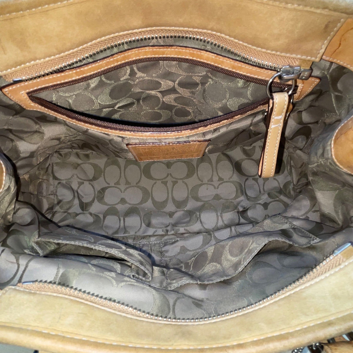 Coach Women’s Tan & White Leather Double Strap Silver Buckle Accents Hand Bag