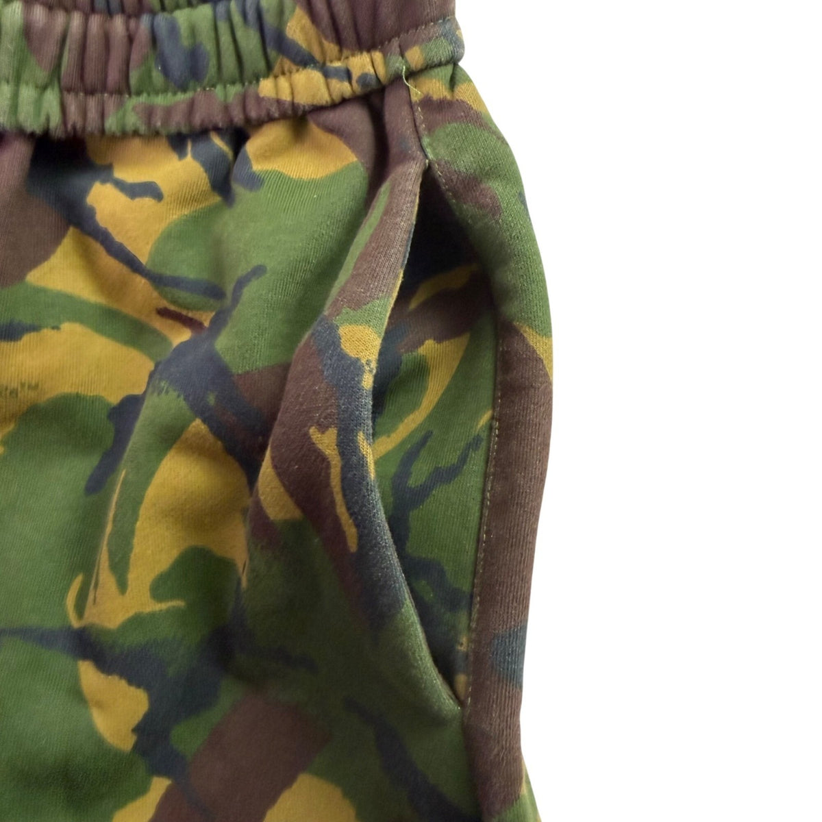 Off-White Mens Camouflage Cotton Shorts With Drawstring Waist & Graphics Size L