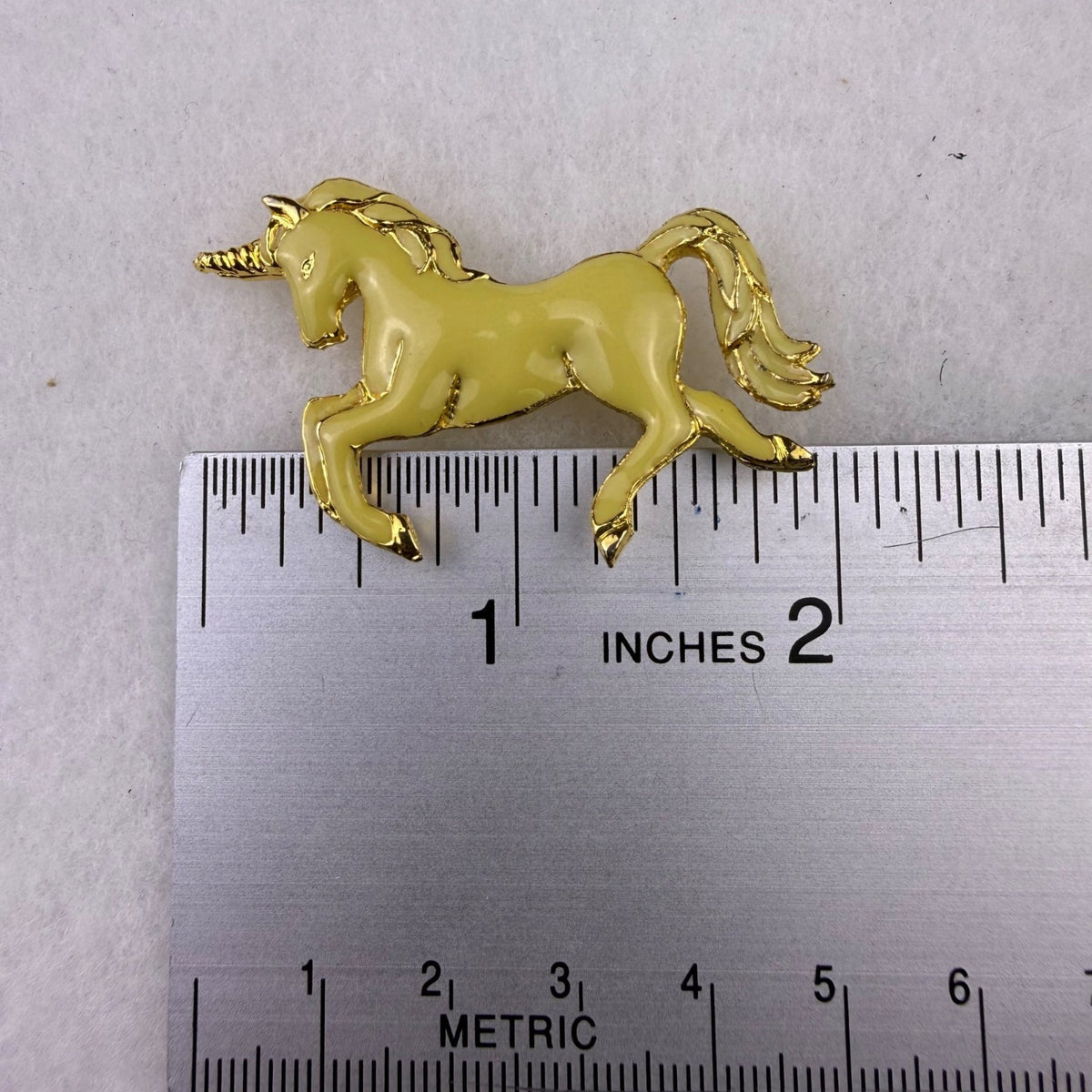 Unknown Womens Gold Tone Enamel Yellow Unicorn Brooch Pin Fantasy Jewelry