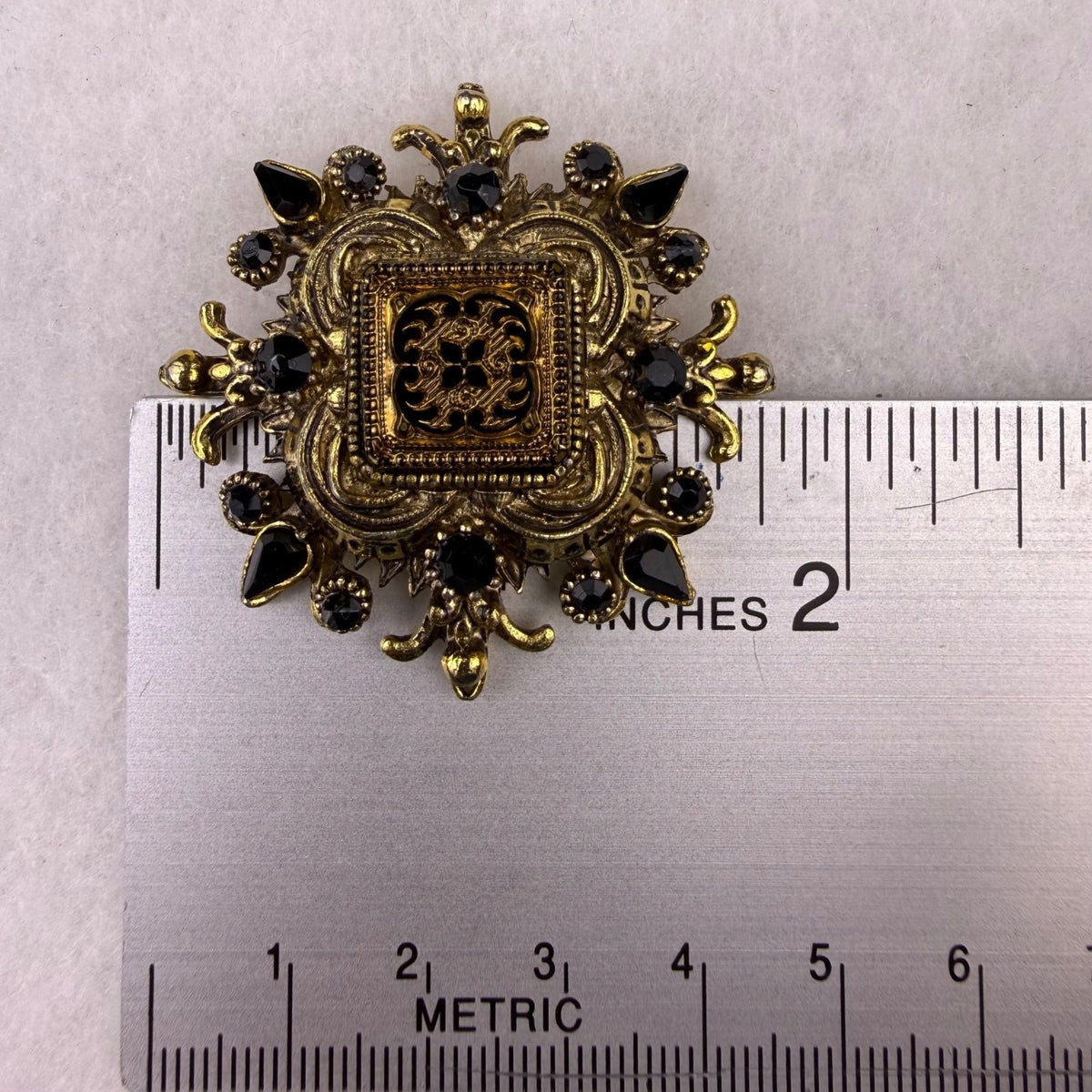 Gold Tone Women’s Vintage Style Brooch With Black Accent Stones Ornate Intricate