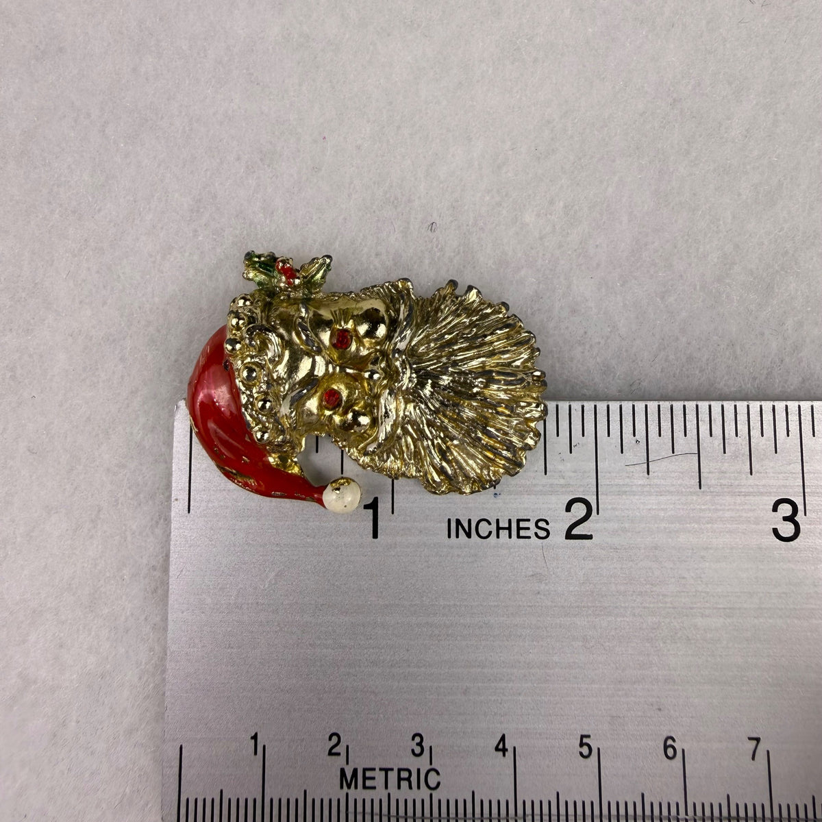 Vintage Santa Claus Christmas Brooch Pin Gold Tone Red Rhinestones Adorned