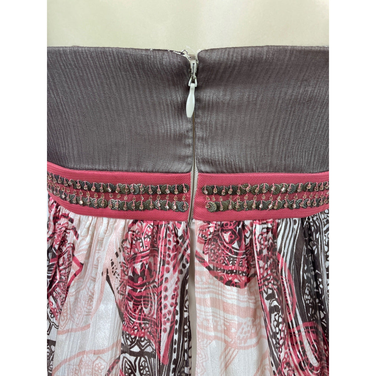 BCBG Maxazria Sleeveless Empire Waist Dress Brown/Pink Paisley Print Size 0
