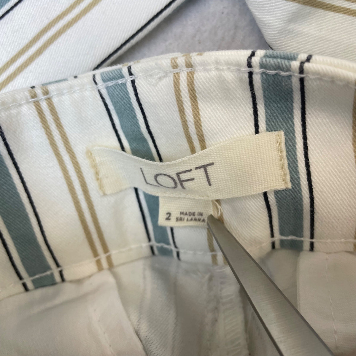 Loft Women's White Striped High Rise & Straight Fit The Kick Crop Jeans Sz 2