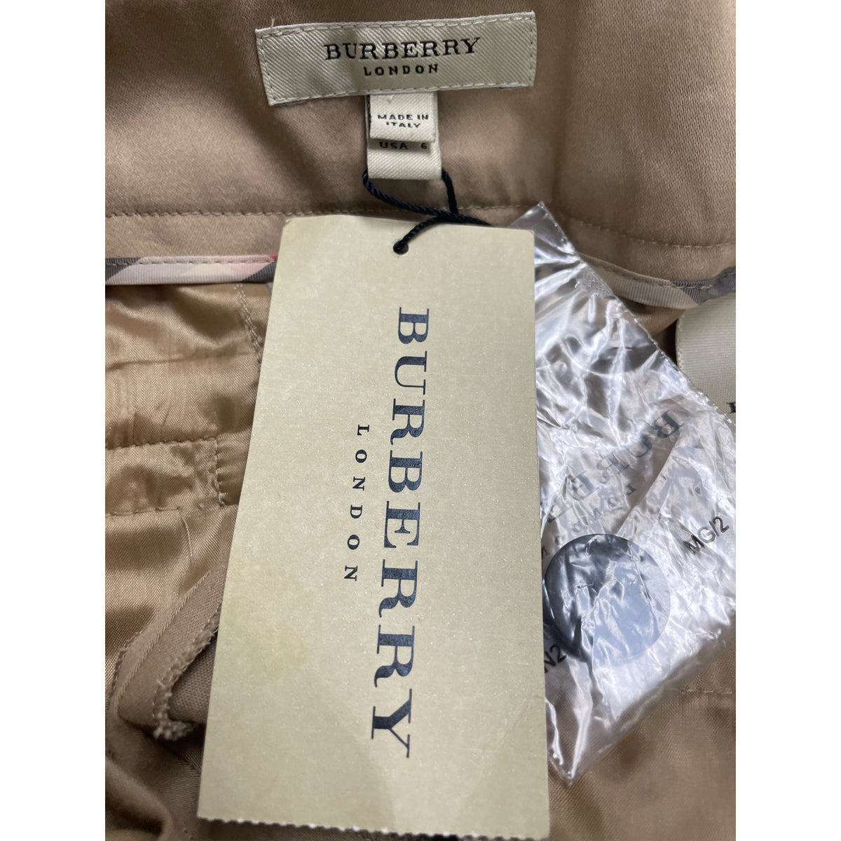 Burberry Women's Beige Cotton/Elastane Belted Shorts Size 6 - New