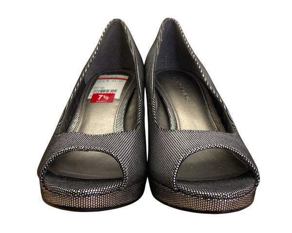 Bandolino Women’s Silver Metallic Finish Peep-Toe Mylah Heels Size 7.5