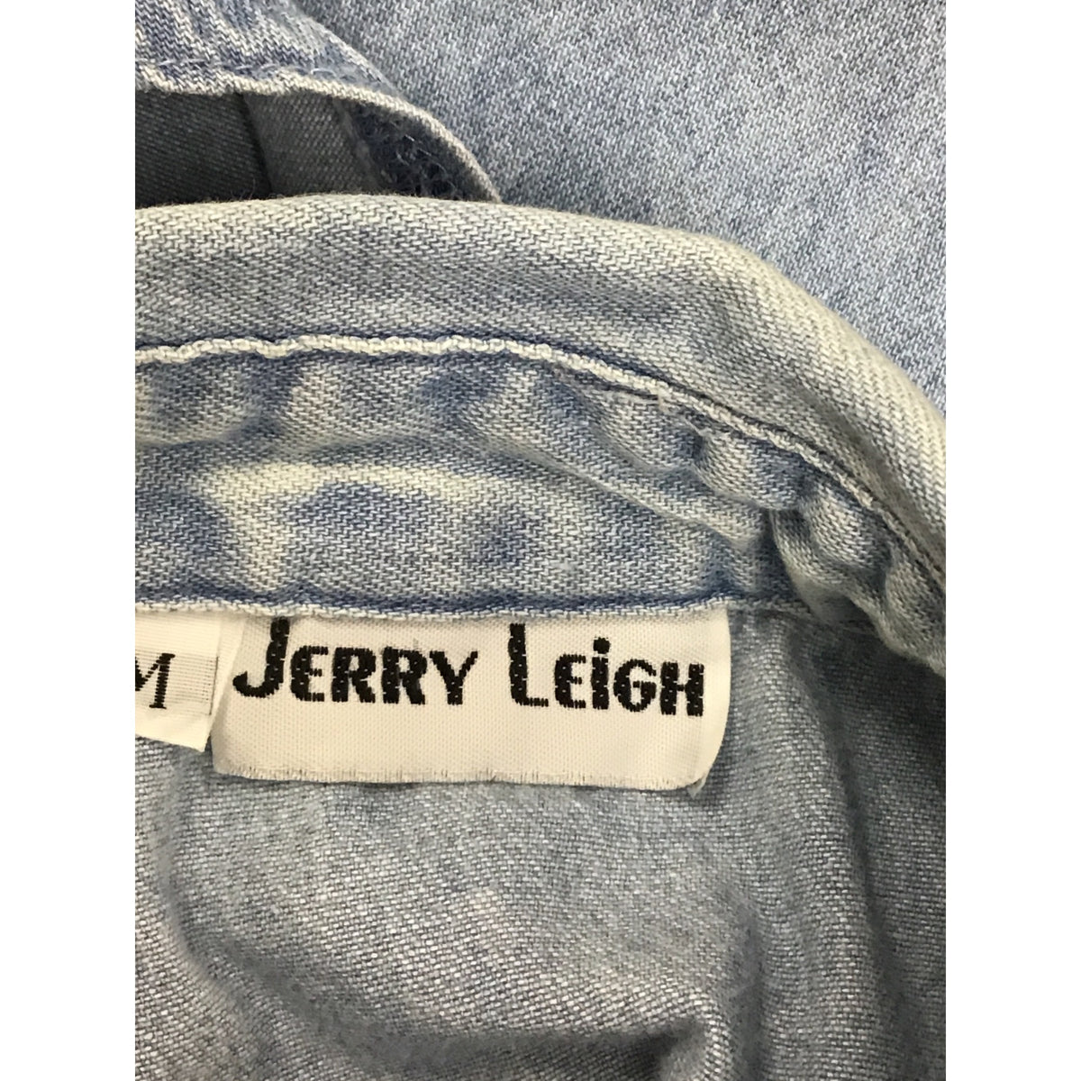 Jerry Leigh Womens Blue Denim Sleeveless Button-Up Shirt Looney Tunes Graphic M