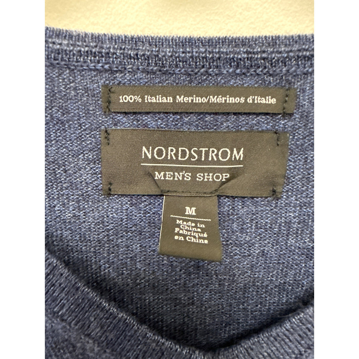 Nordstrom Mens Blue Italian Merino Wool V-Neck Sweater Size M Comfortable Lightweight