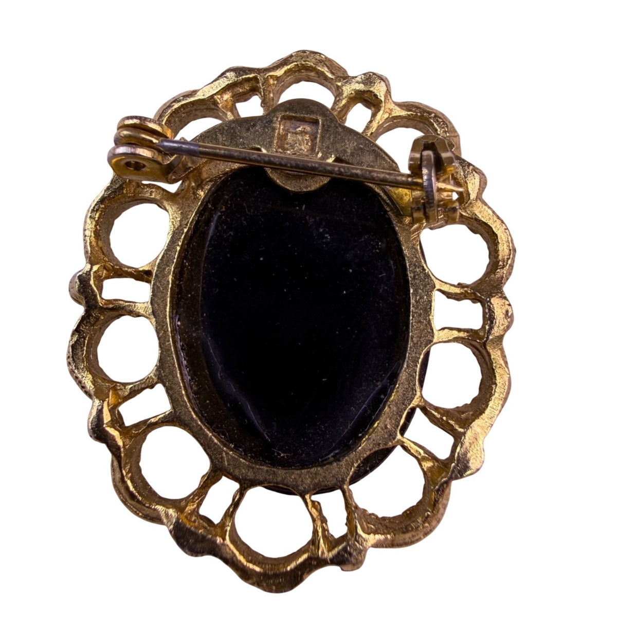 Vintage Gold Tone Womens Cameo Brooch Black/White Oval Metal Filigree Frame