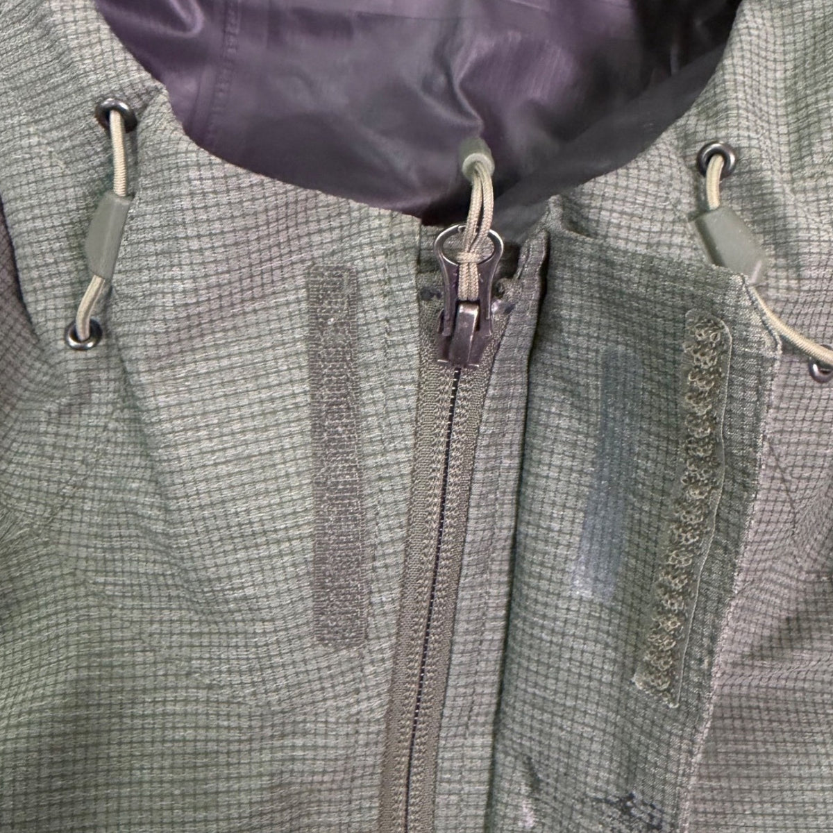 The North Face Men’s Green Hooded Lightweight Jacket Adjustable Drawcord