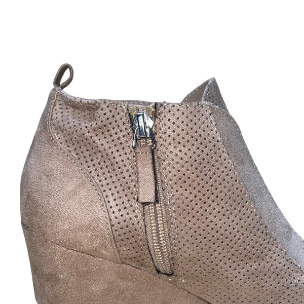 MIA Women’s Taupe Perforated Side Zipper Slip-On Arianna Wedge Sneakers Sz 7.5M