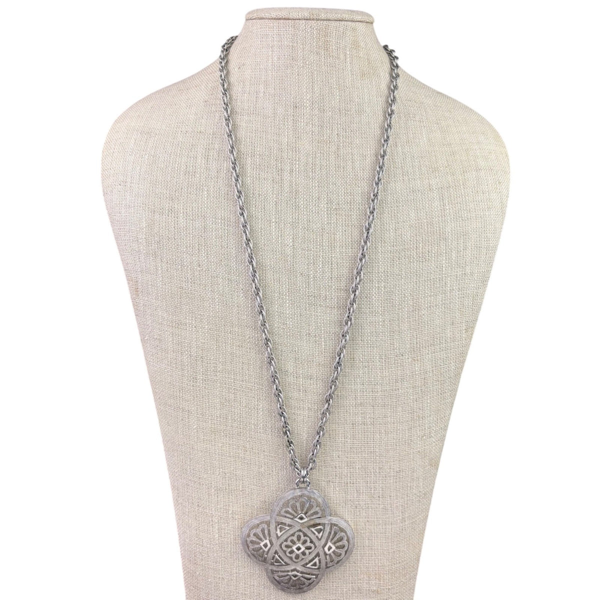 Vintage Queen Trifari Womens Silver Tone Metal Flower Knot Medallion Necklace