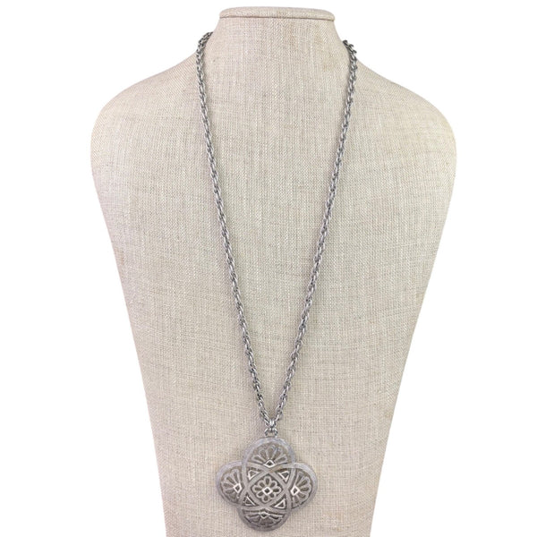 Vintage Queen Trifari Womens Silver Tone Metal Flower Knot Medallion Necklace