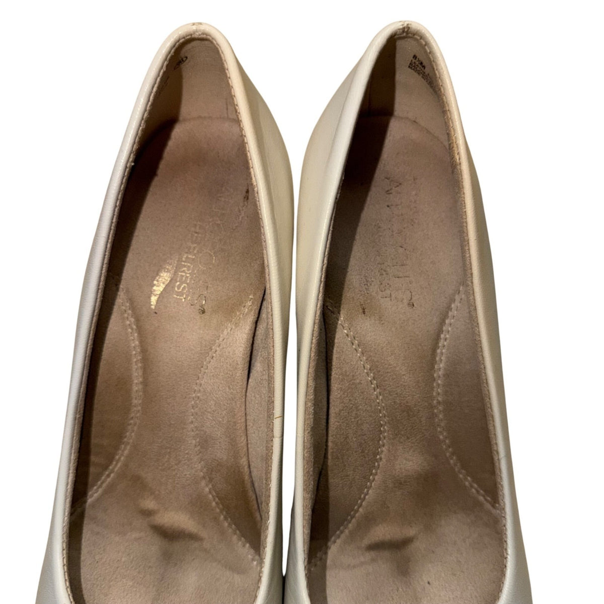 Aerosoles Women’s Ivory Leather Dolled Up Classic Pump Heels Size 8.5M