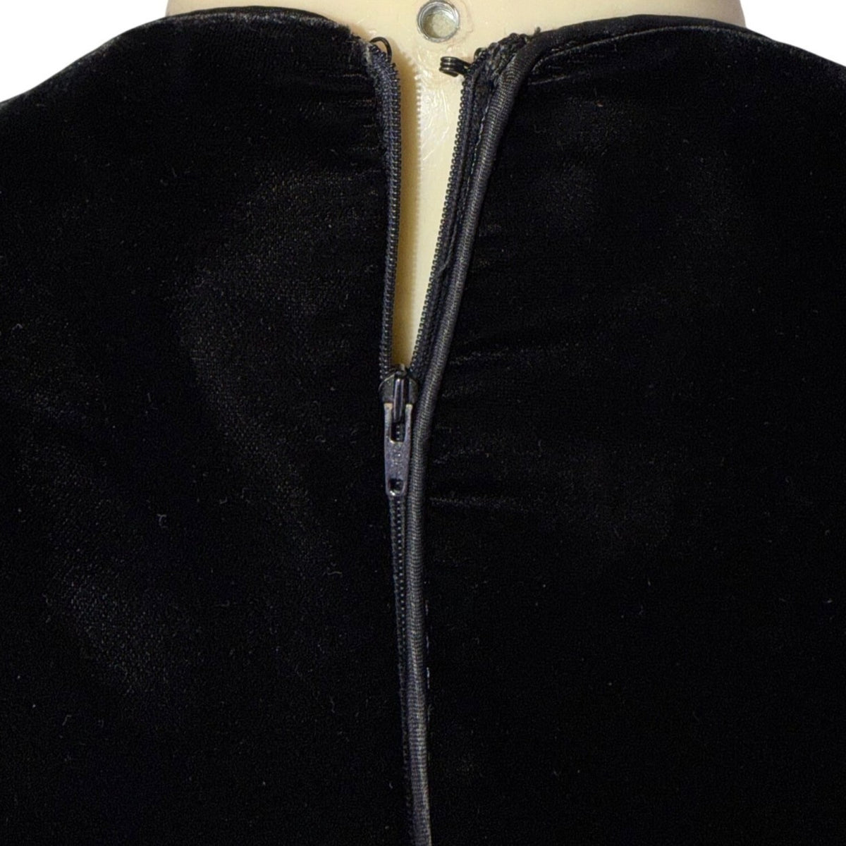 Valentino Womens Black Velvet Long Sleeve Fitted Dress  Italy Formal Size 10