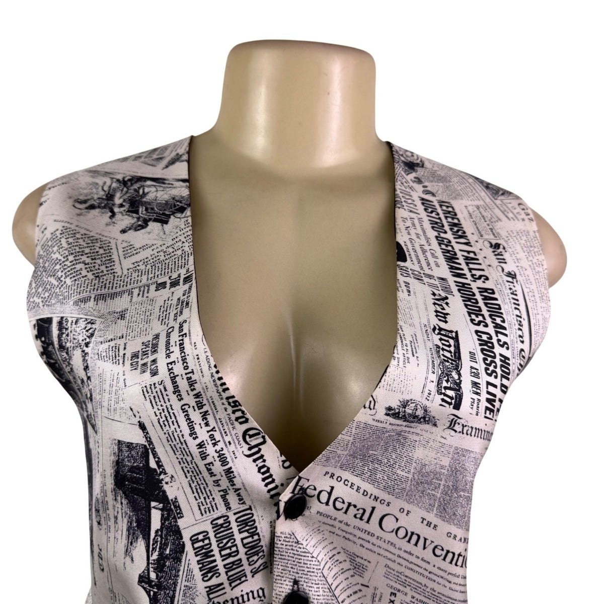 Gouda New York Womens Black & Ivory Newspaper Print Vest Stylish Button Up Sz L