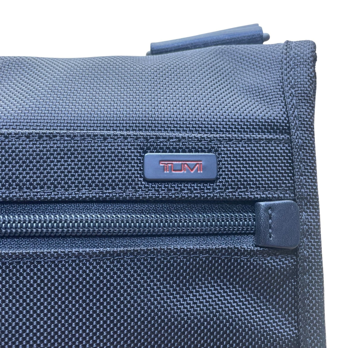 Tumi Mens Black Nylon Adjustable Strap With Zippered Pockets Messenger Bag