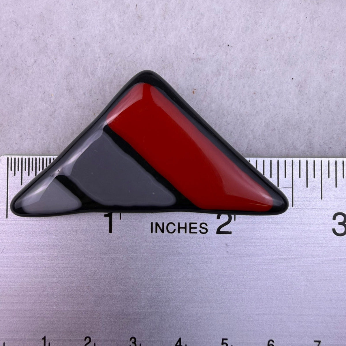 Brooch Pasins Womens Futuristic Red/Black Resin Geometric Triangle