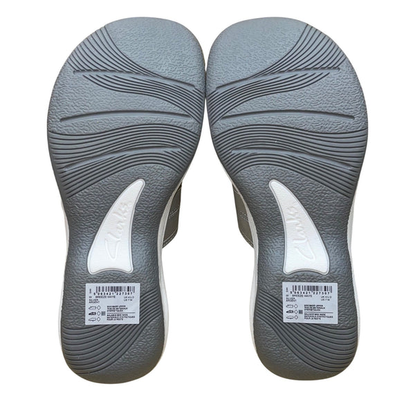Clarks Women’s Silver Cushion Soft Cloudsteppers Breeze Maye Sandals Size 7