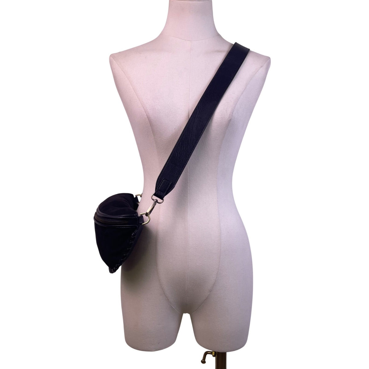 Shiraleah Womens Black Faux Leather Whipstitch Crescent Adjustable Crossbody Bag