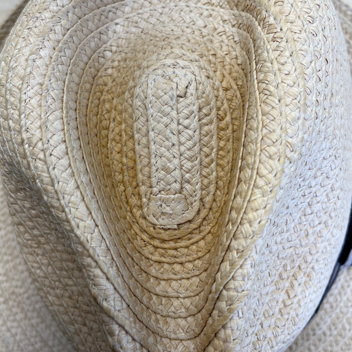 Mens Dorfman Pacific Co. Straw Fedora Hat With Black & Beige Striped Band