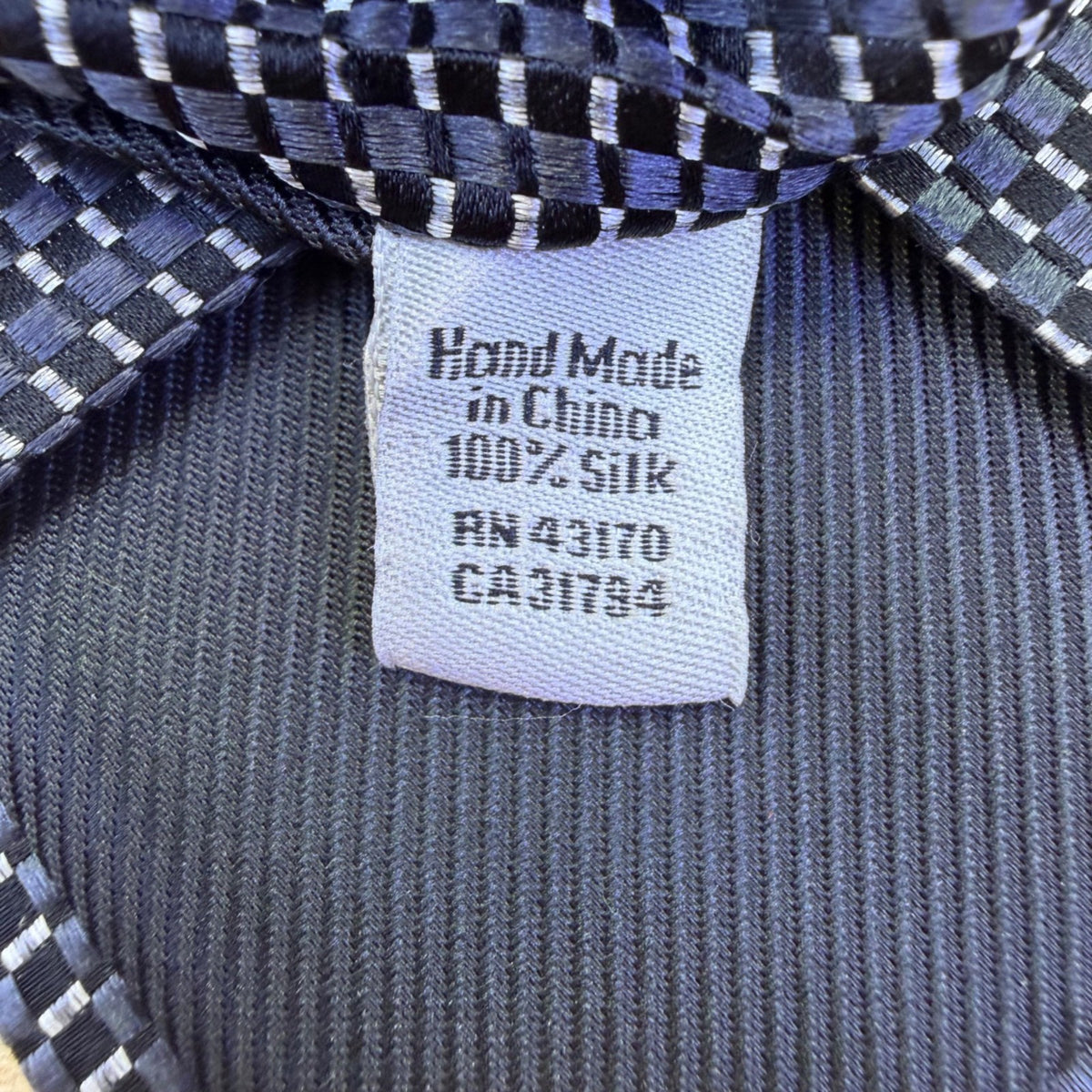 Geoffrey Beene Mens Blue 100% Silk Checkered Pattern Tie Hand Made China Classic