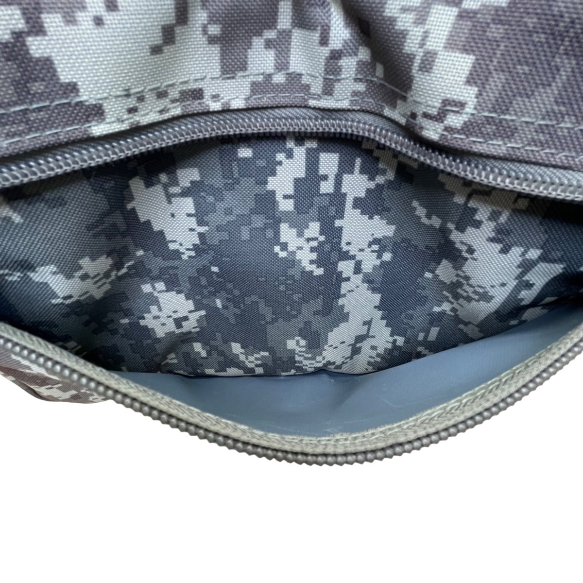 Safeguard Unisex Gray Camo Nylon Multipurpose Zipper Compartments Duffel Bag