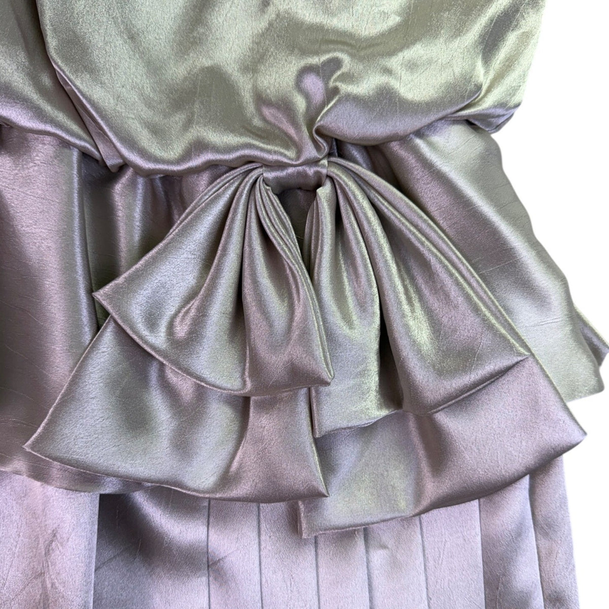 Jamie Womens Champagne Satin Pleated Dress With Bow Detail & Cap Sleeves Size M