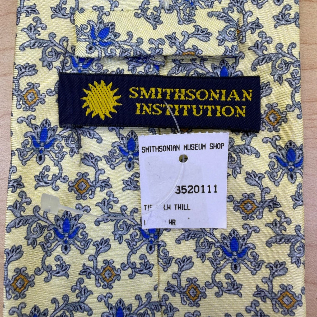 Smithsonian Institution Mens Cream & Blue 100% Silk Floral Pattern Neck Tie