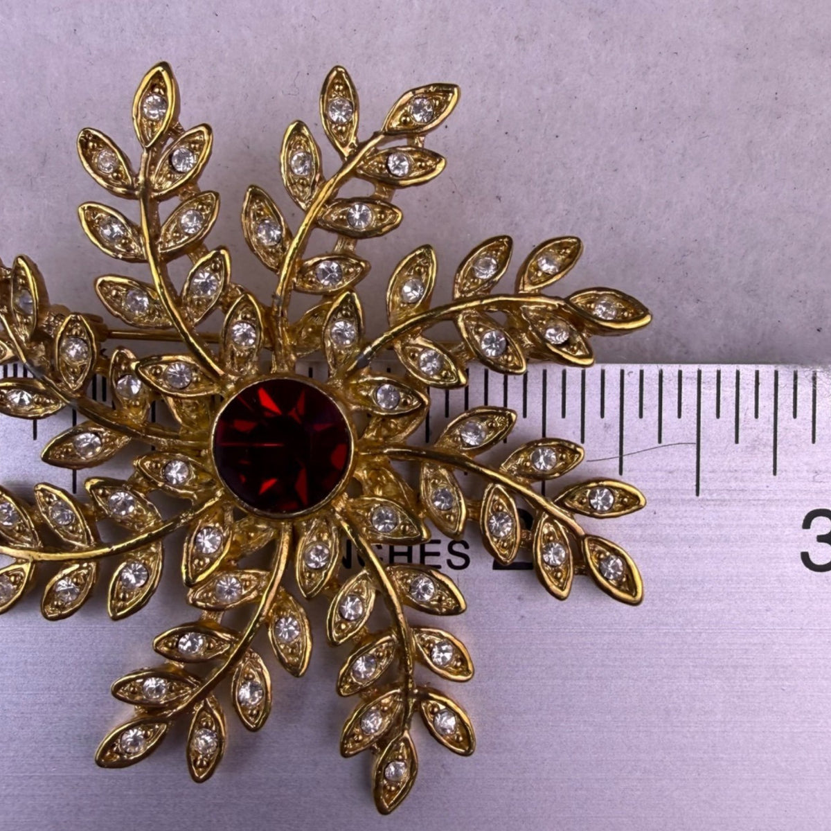 Vintage Gold Tone Womens Rhinestone Snowflake Brooch Jewelry Red/Multiple Stones