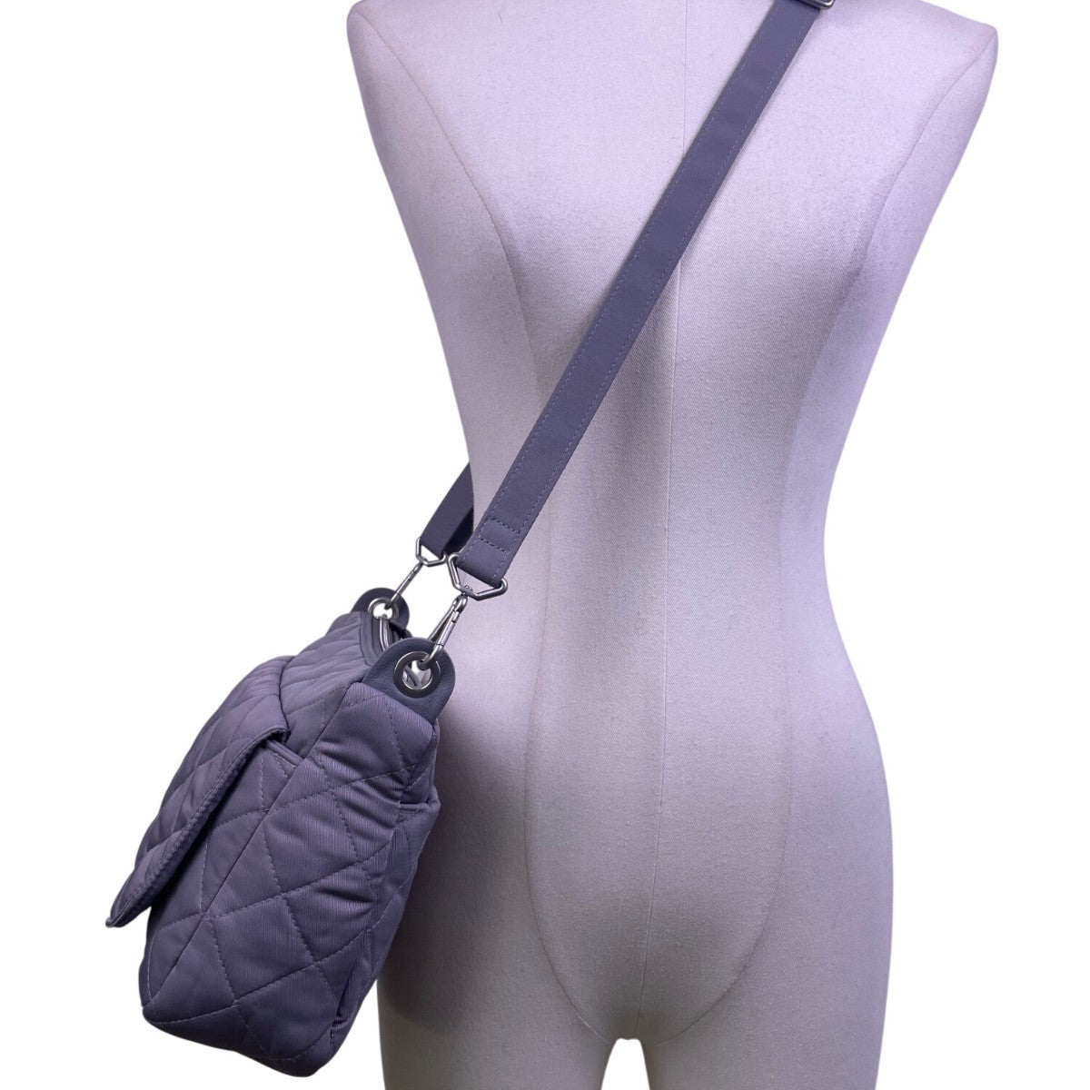 Vera Bradley Women’s Gray Quilted Durable Nylon Adjustable Strap Crossbody Bag