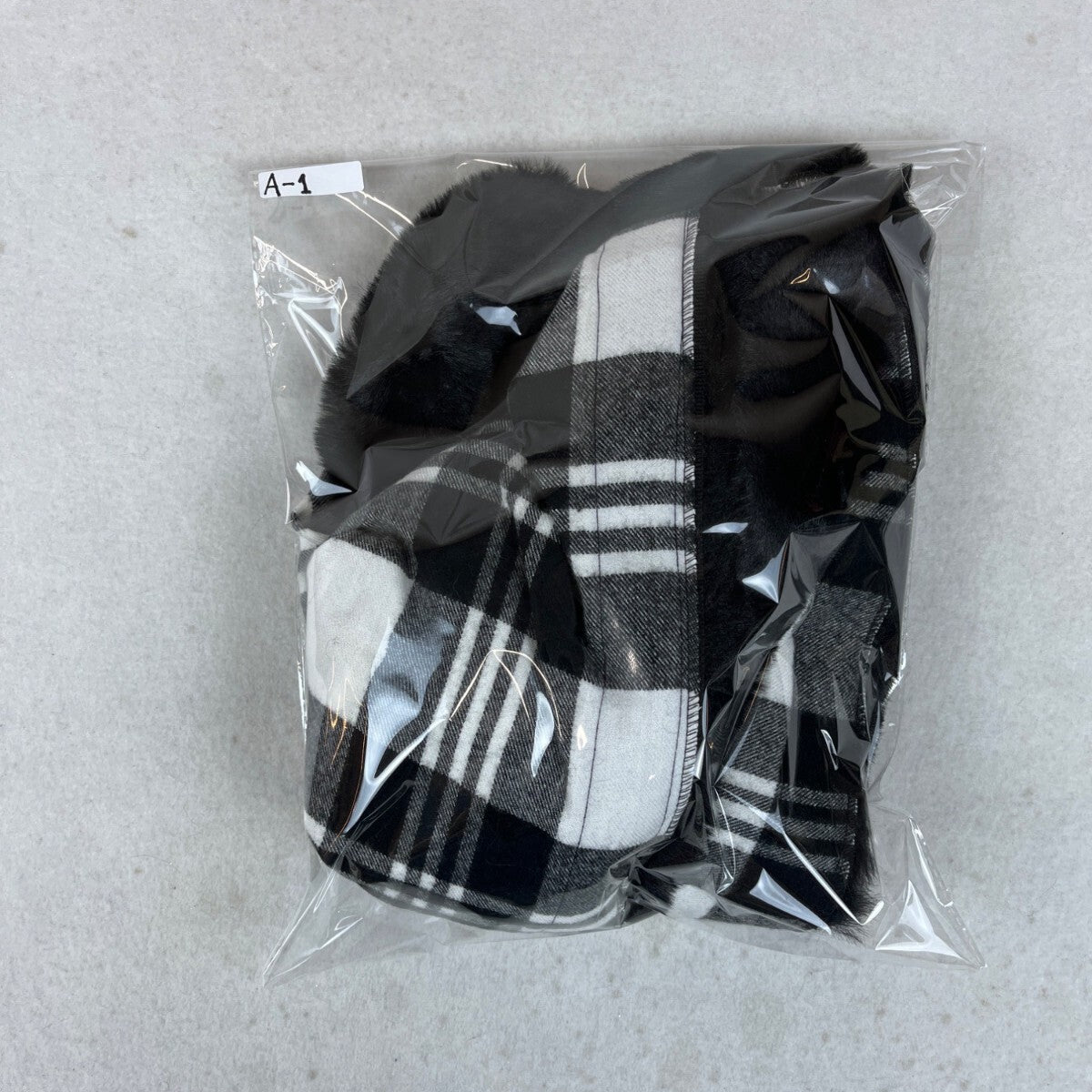 Women One SIze Faux Fur Jessica McClintock Black and White Plaid Shawl - New