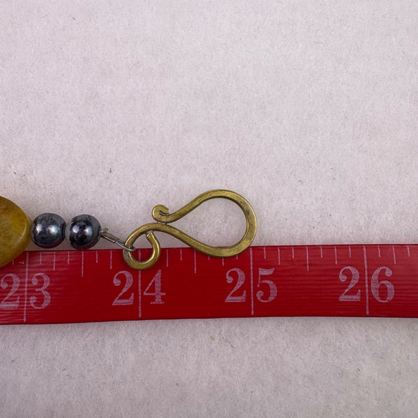 Vintage Womens Green & Yellow Stone Necklace W/ Pendant Various Metal