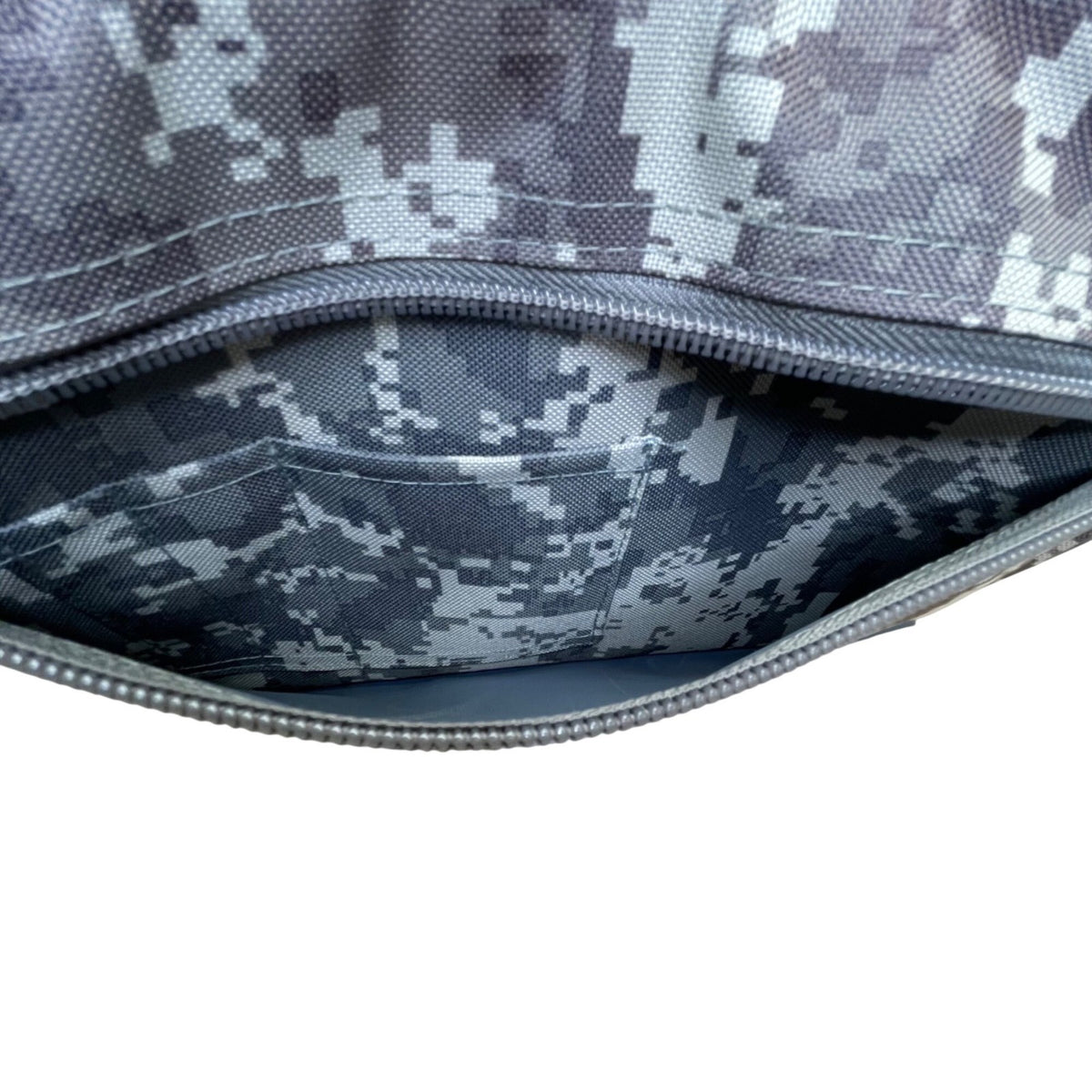 Safeguard Unisex Gray Camo Nylon Multipurpose Zipper Compartments Duffel Bag