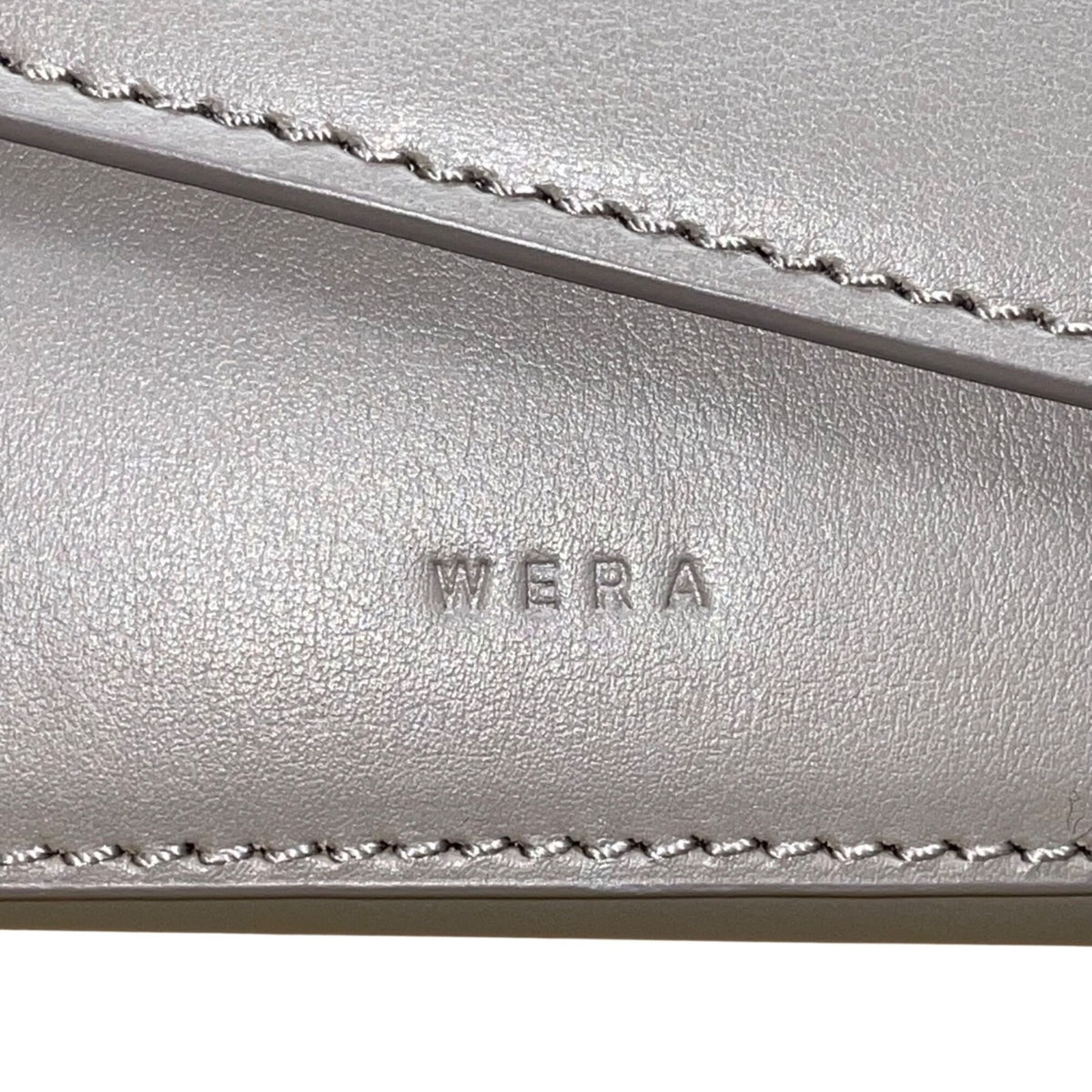 Wera Women’s Gray Leather Envelope Flap Adjustable Strap Compact Crossbody Bag
