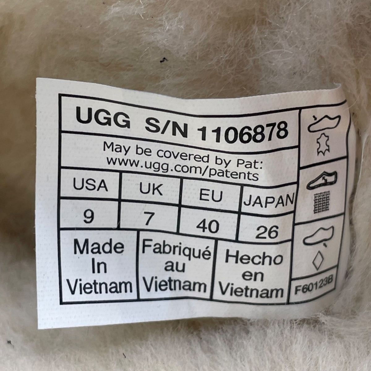 UGG Women’s Black Suede Ansley Slippers Sheepskin Lined Moccasins Size 9US