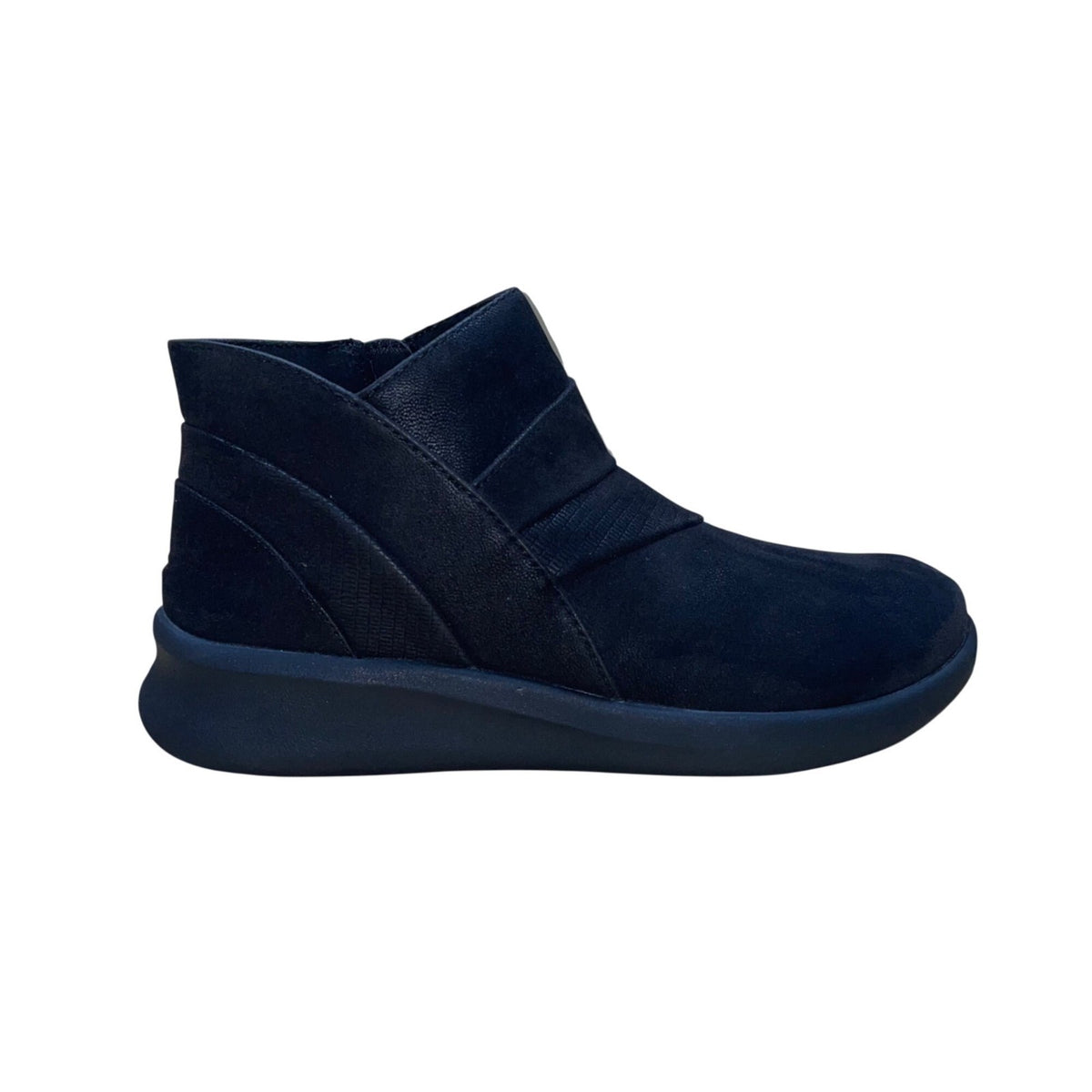 Cloudsteppers by Clarks Women’s Black Sillian 2.0 Rise Ankle Boots Size 7.5