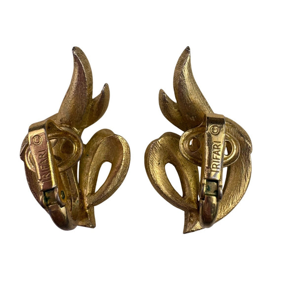 Crown Trifari Womens Gold Tone Metal Clip-On Earrings Vintage Swirl Leaf Design