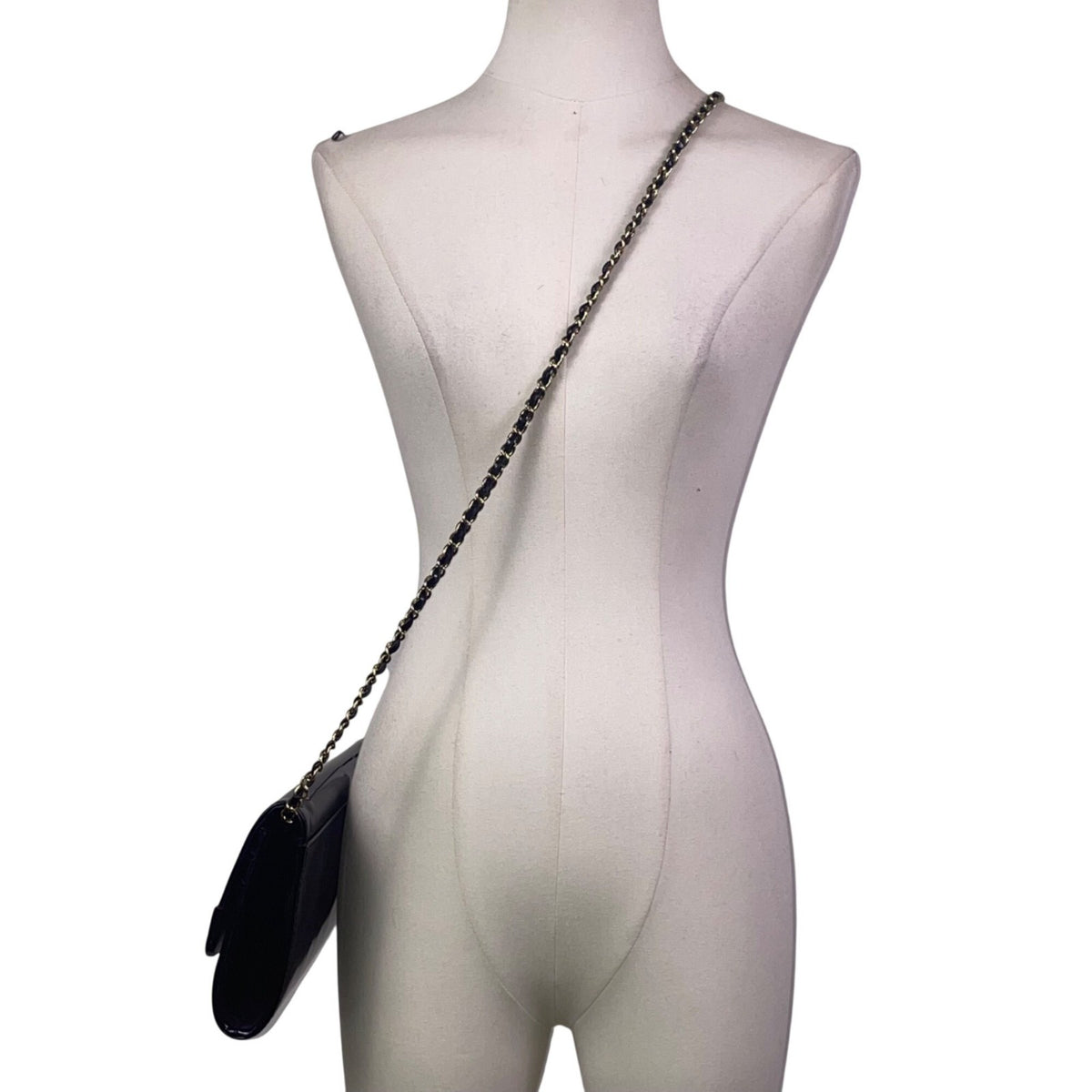 Empire-ORR Women’s Black Patent Leather Gold Chain Strap Clutch Bag