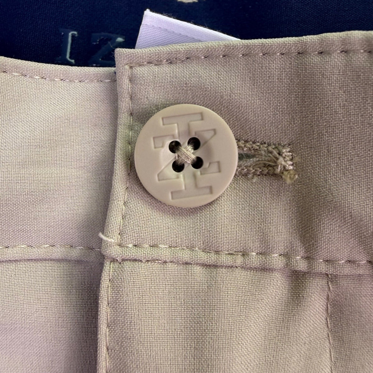 Izod Mens Beige Stretch Golf Pants With Flat Front & Belt Loops Size 32 L32