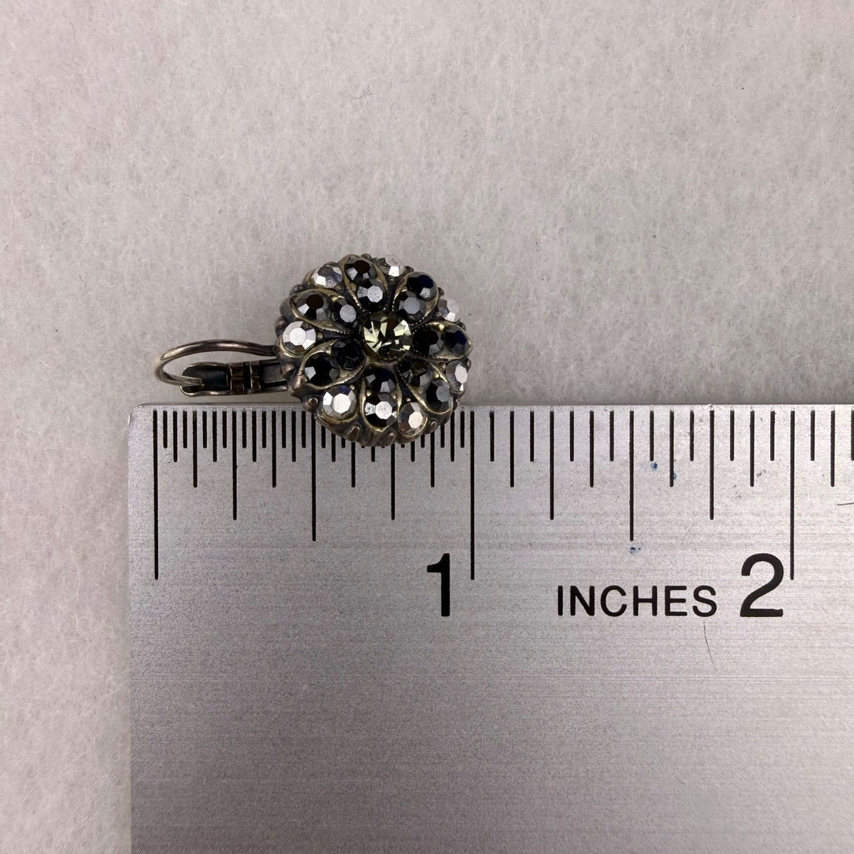 Vintage Womens Black Glass & Silver Tone Floral Earrings Drop